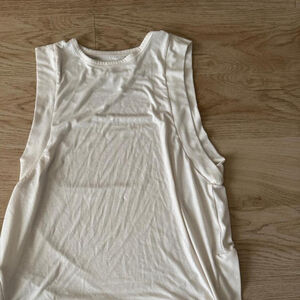 White tank top #activewear #activewear #workout
#athlesiure